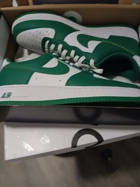Men's Green and White Low-Top Athletic Sneakers